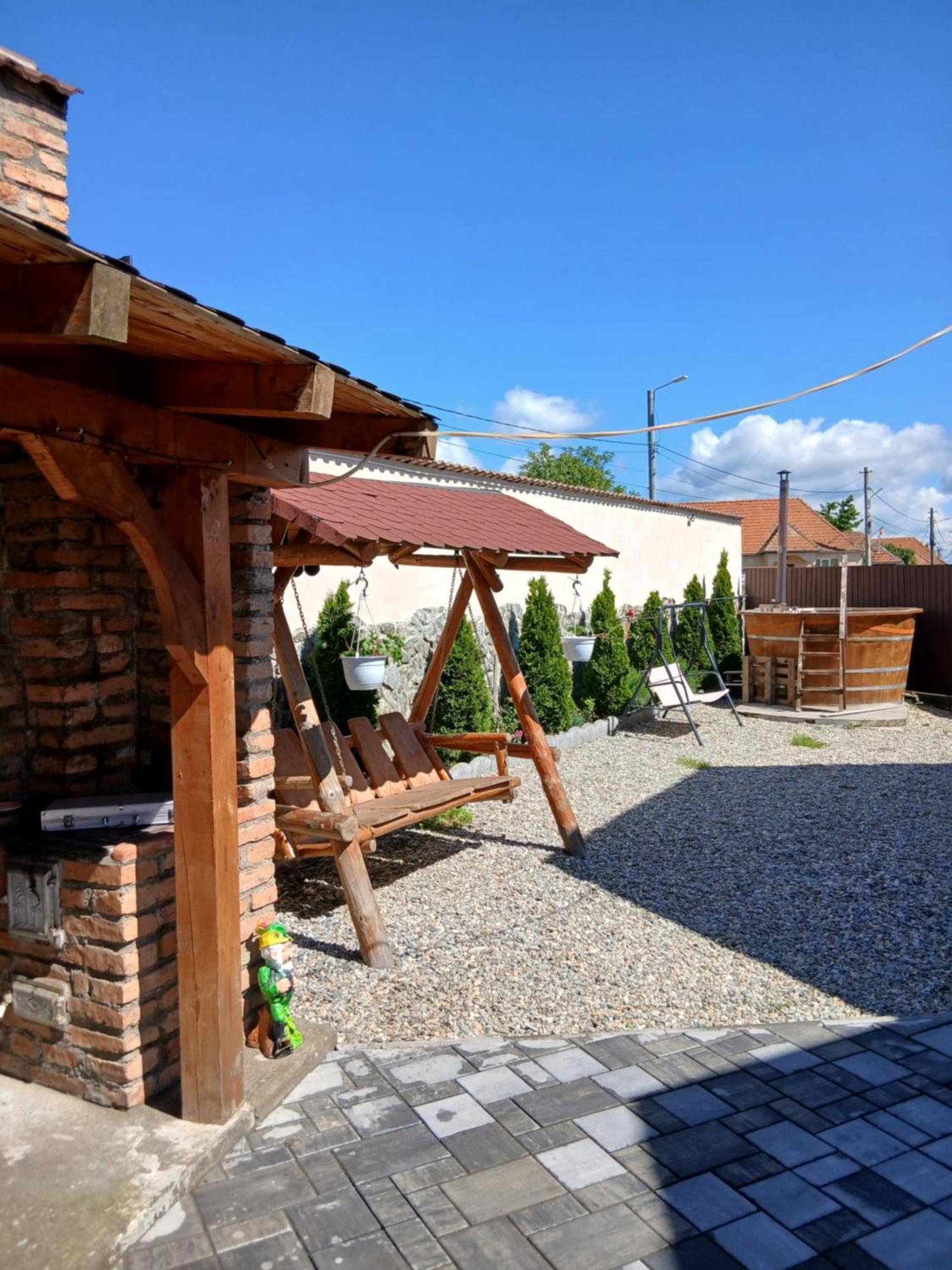 Casa Loredana Cârțișoara Exterior photo